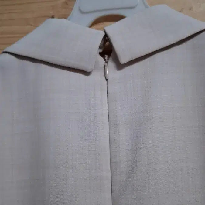 [SOLD OUT] LINE 플리츠 배색 원피스