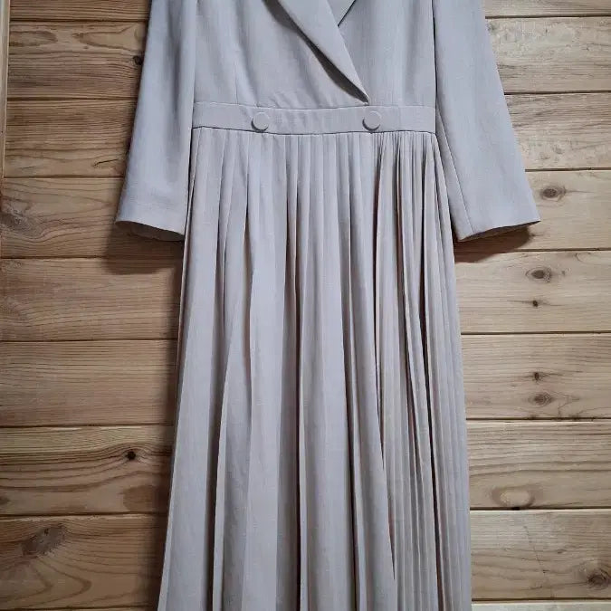 [SOLD OUT] LINE 플리츠 배색 원피스