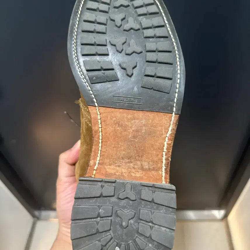 [SOLD OUT] 알든 스웨이드 처카 8.5D