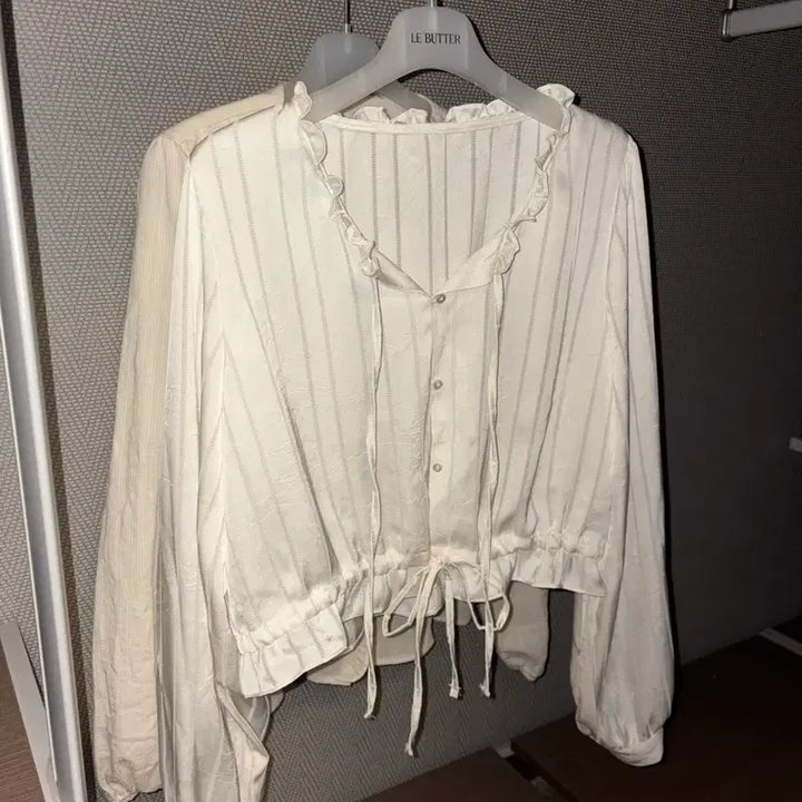 [BUNJANG] FIMUST Ring Blouse Ivory / 새상품) 피머스트링 블라우스 아이보리
