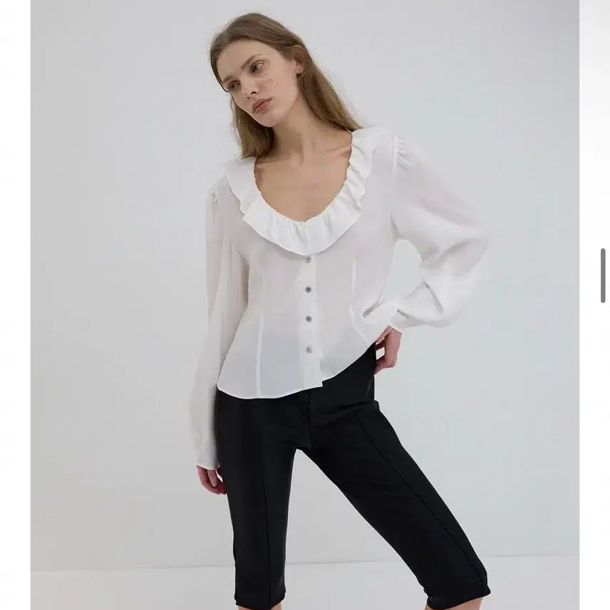 [BUNJANG] Overdue Flare Ruffle Blouse / 오버듀플레어 택달린 새상품 신상 블라우스 러플블라우스 여름블라우스 원피스