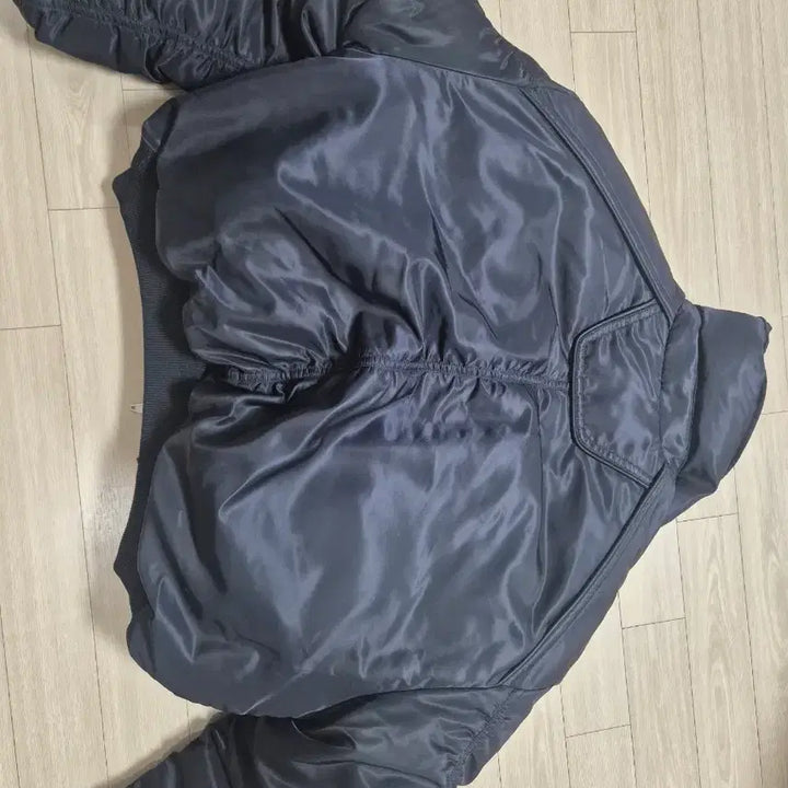 [BUNJANG] 준지 23fw 컬렉션 패딩 50사이즈 팔아요 / 준지 23fw 컬렉션 패딩 50사이즈 팔아요
