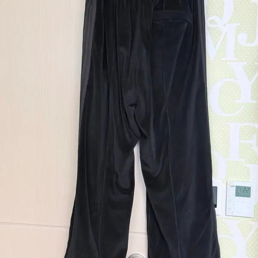 [BUNJANG] Polytelu Velour 4-Line Track Pants / 폴리테루 벨루어 4라인 트랙팬츠 2사이즈