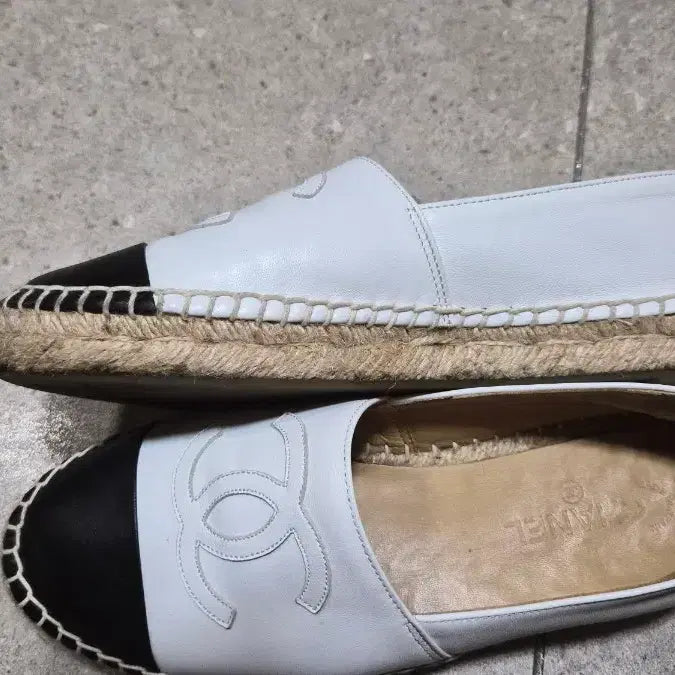 [BUNJANG] Chanel Cap-toe Espadrille Slip-on / 샤넬 캡토 에스파드류 슬립온 화이트/블랙
