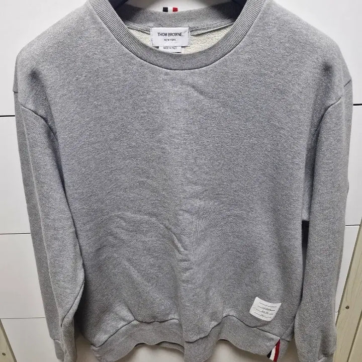 [SOLD OUT] 톰브라운 백삼선 맨투맨 그레이 5사이즈