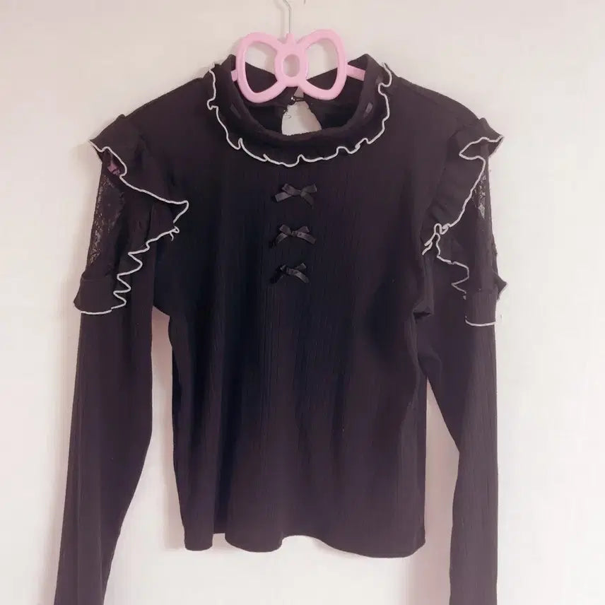 [SOLD OUT] 노에미 3연리본 오프숄더 니트