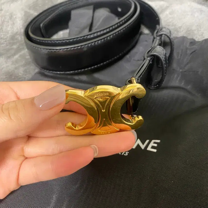 [SOLD OUT] 셀린느 트리옹프 벨트 블랙 금장