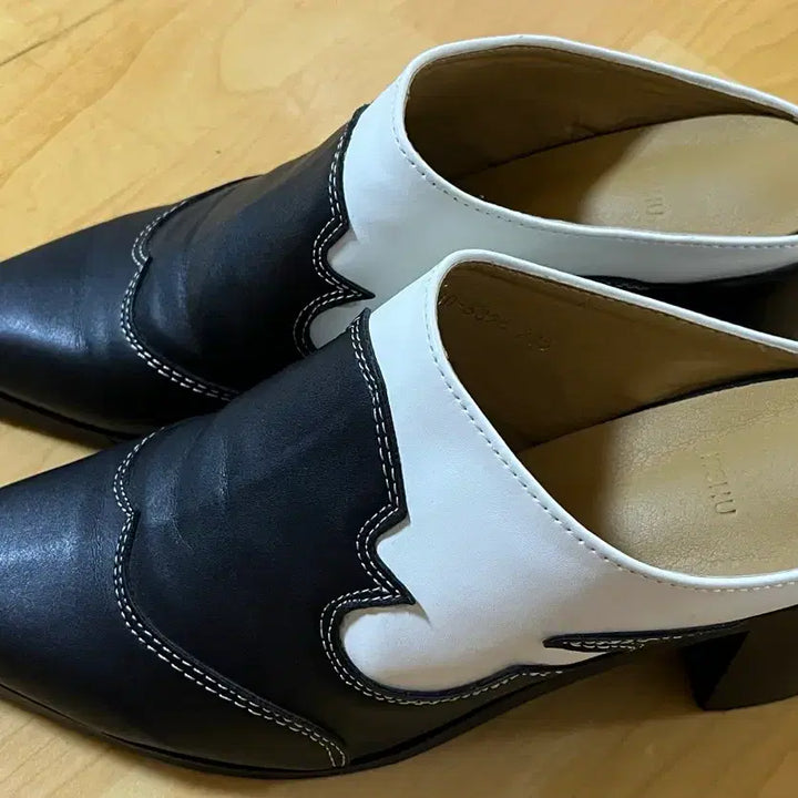 [SOLD OUT] 웨스턴 우드통굽 뮬 힐 샌들