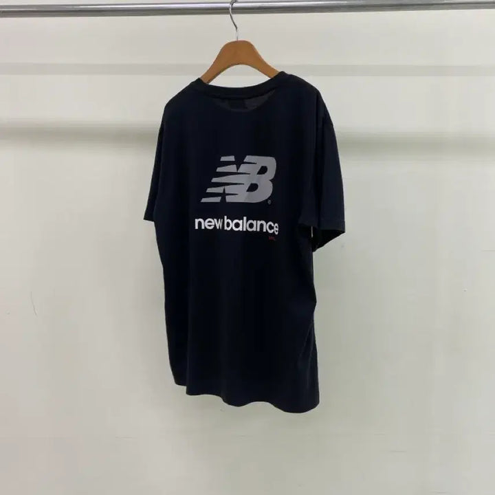 [SOLD OUT] [뉴발란스] 검정 백로고 반팔티 (L사이즈)