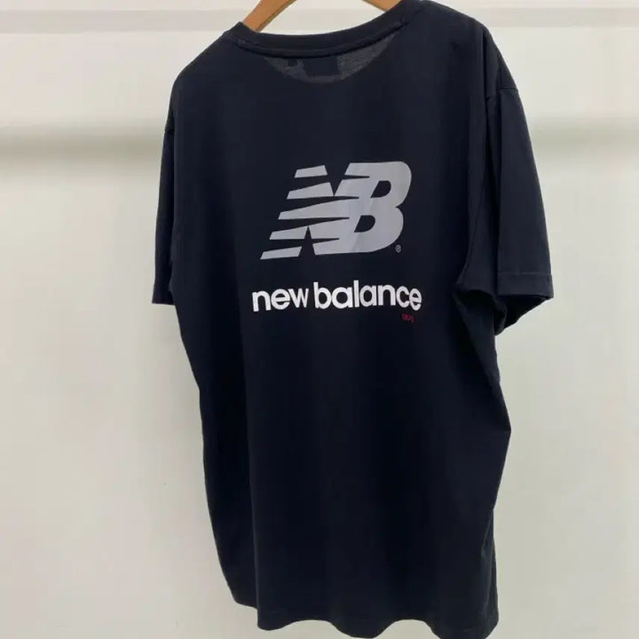 [SOLD OUT] [뉴발란스] 검정 백로고 반팔티 (L사이즈)