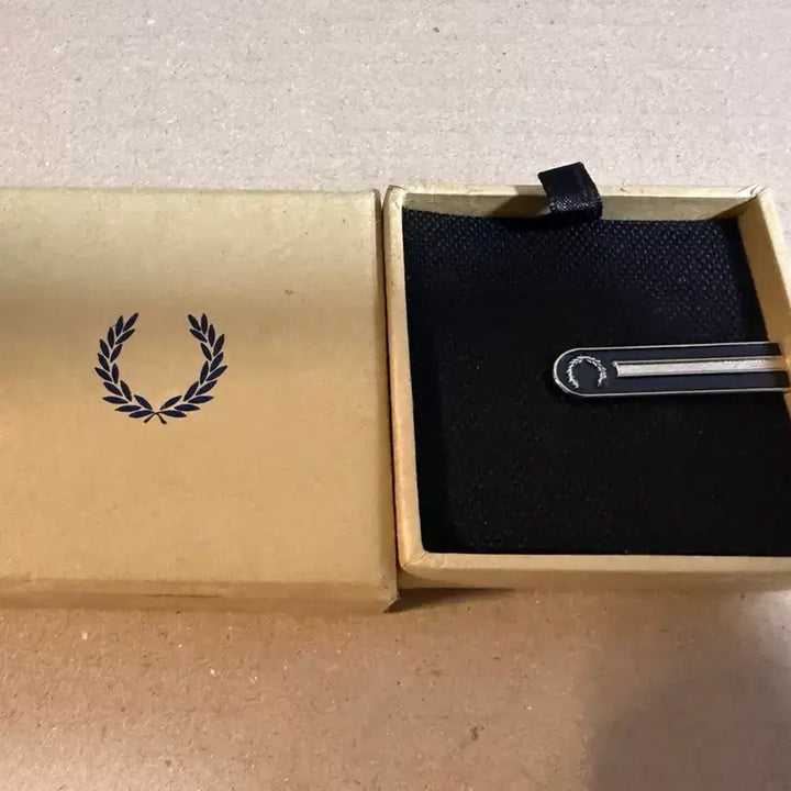 [BUNJANG] Fred Perry Tie Pin / Fred Perry 프레드페리 넥타이 핀