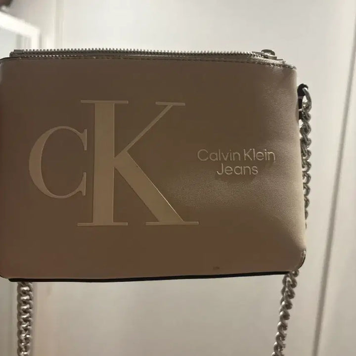 [SOLD OUT] 캘빈클라인 CK 로고 체인 크로스백