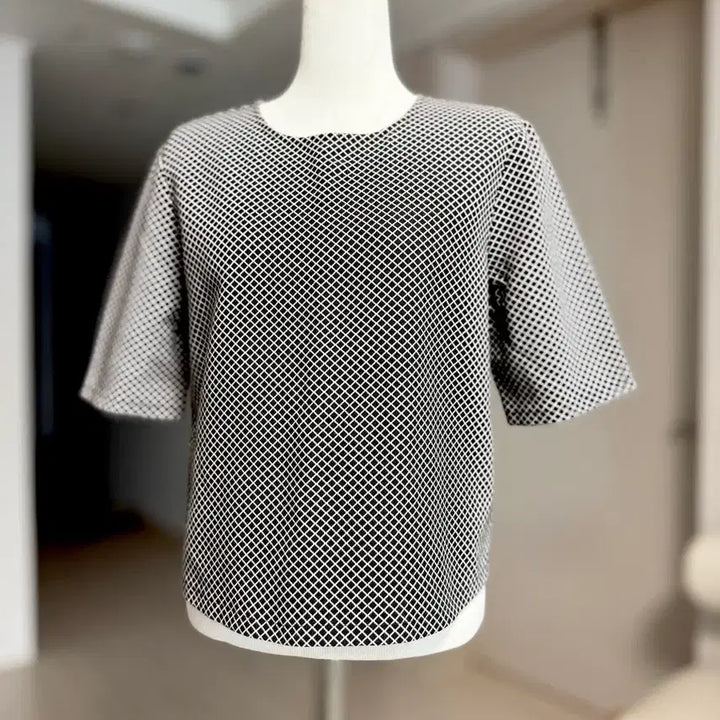 [SOLD OUT] Theory 체크 패턴 반팔 블라우스