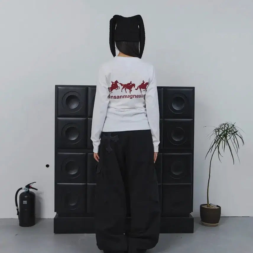 [SOLD OUT] 탄산마그네슘 홀스 래빗 롱슬리브(화이트 레드)