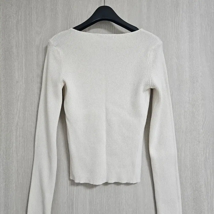 [SOLD OUT] [비율천재/크롭] 쫀쫀 골지 브이넥 단추 니트 (아이보리/핏예쁨)