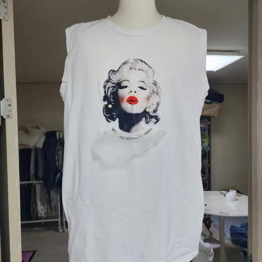 [BUNJANG] Marilyn Monroe Sleeveless T-Shirt / 마릴린먼로 민소매 티셔츠