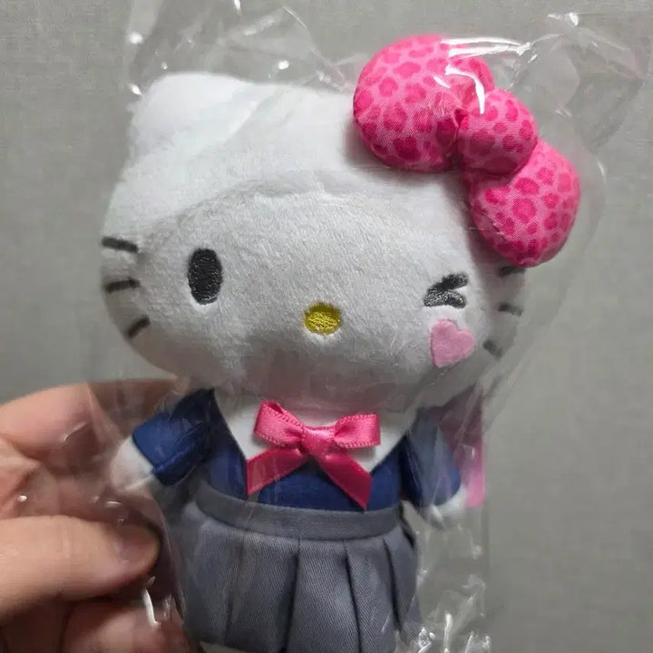 [BUNJANG] Sanrio Hello Kitty Uniform Keychain / 산리오 교복 키티 인형 키링