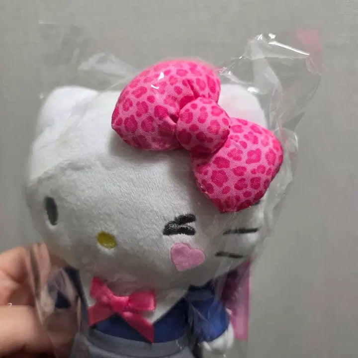 [BUNJANG] Sanrio Hello Kitty Uniform Keychain / 산리오 교복 키티 인형 키링