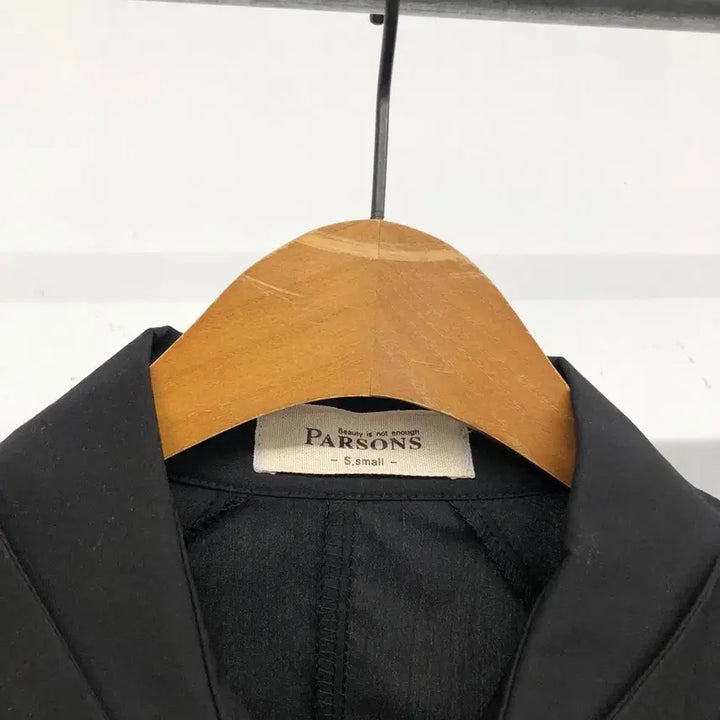 [SOLD OUT] 파슨스 퍼프소매 슬림 블라우스 S