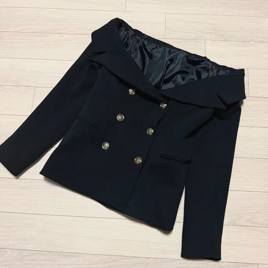 [BUNJANG] Off-Shoulder Black Jacket with Gold Buttons / 오프숄더 금장 단추 블랙 제니 자켓 투웨이 세일러세라빅카라더블버튼