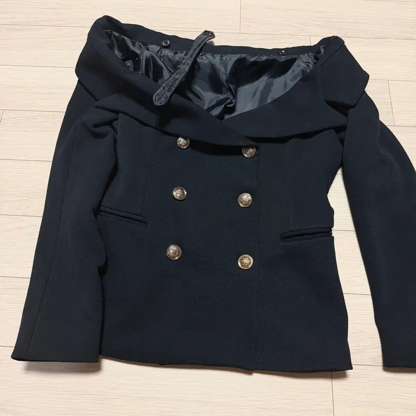 [BUNJANG] Off-Shoulder Black Jacket with Gold Buttons / 오프숄더 금장 단추 블랙 제니 자켓 투웨이 세일러세라빅카라더블버튼