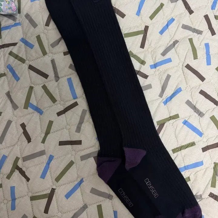 [SOLD OUT] 코이세이오 COYSEIO 플라워 로고 니삭스 블랙
