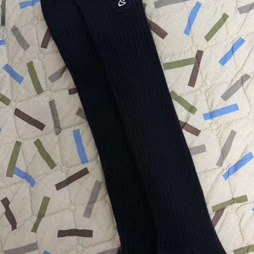 [SOLD OUT] 코이세이오 COYSEIO 플라워 로고 니삭스 블랙