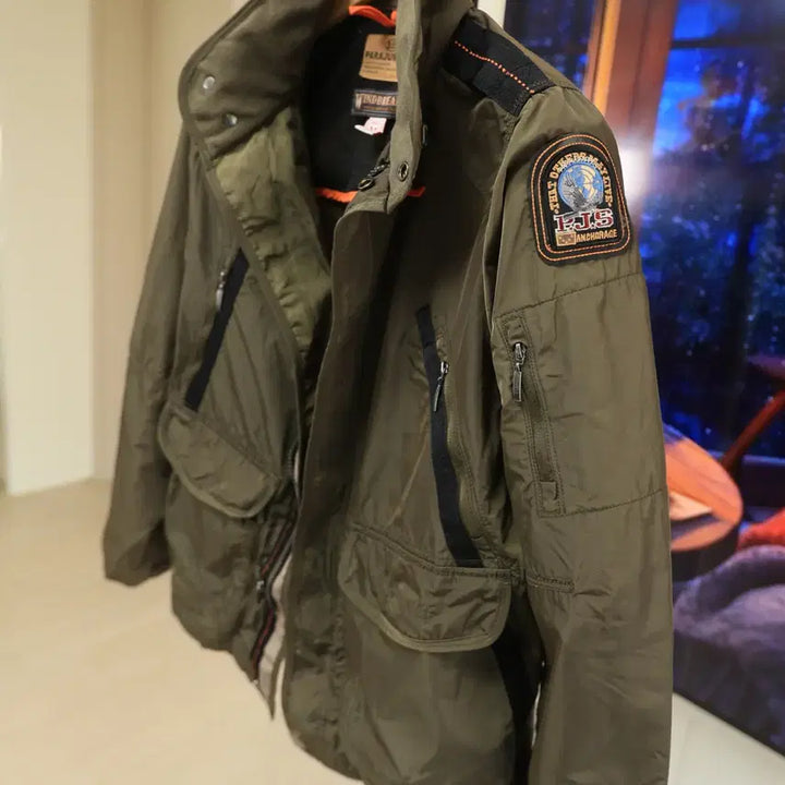 [SOLD OUT] 파라점퍼스 카키 윈드브레이커 요즘핏 크롭 아우터