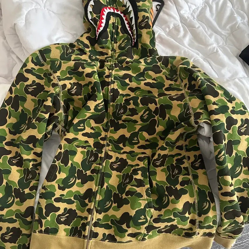[SOLD OUT] 베이프 abc 샤크후드 판매합니다