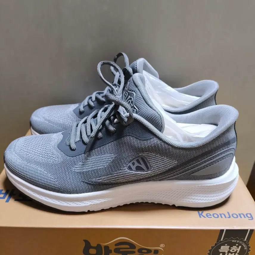 [SOLD OUT] (새상품)265 남성 런닝화 신기 편한 특허 운동화