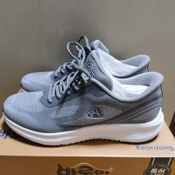 [SOLD OUT] (새상품)265 남성 런닝화 신기 편한 특허 운동화