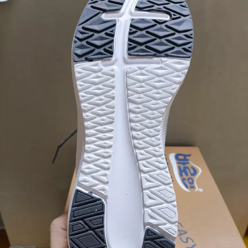 [SOLD OUT] (새상품)265 남성 런닝화 신기 편한 특허 운동화