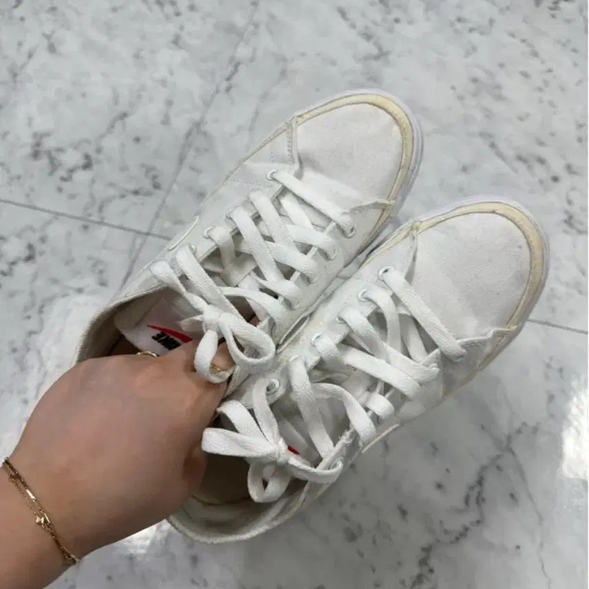 [SOLD OUT] 나이키 코트 레거시 리프트 화이트 240
