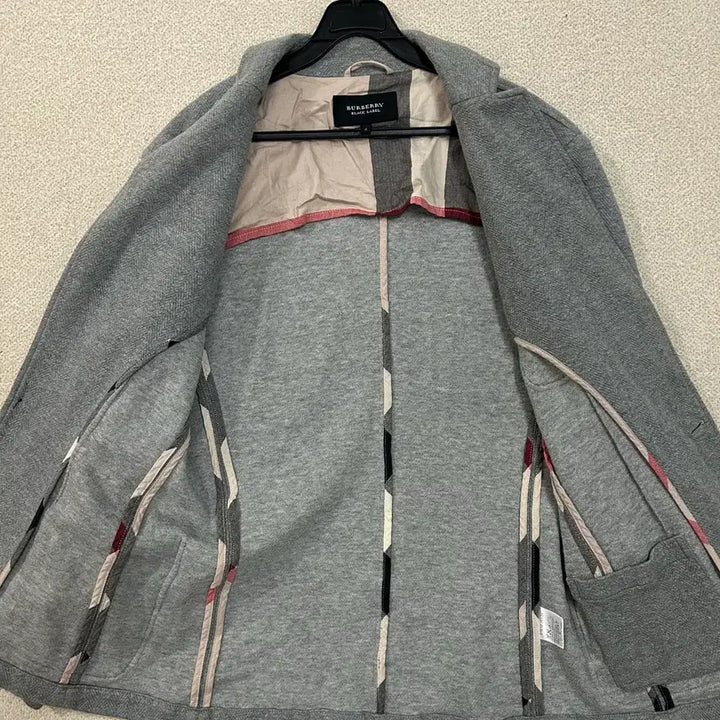 [SOLD OUT] (4) 버버리 블랙라벨 그레이 암패치 자켓