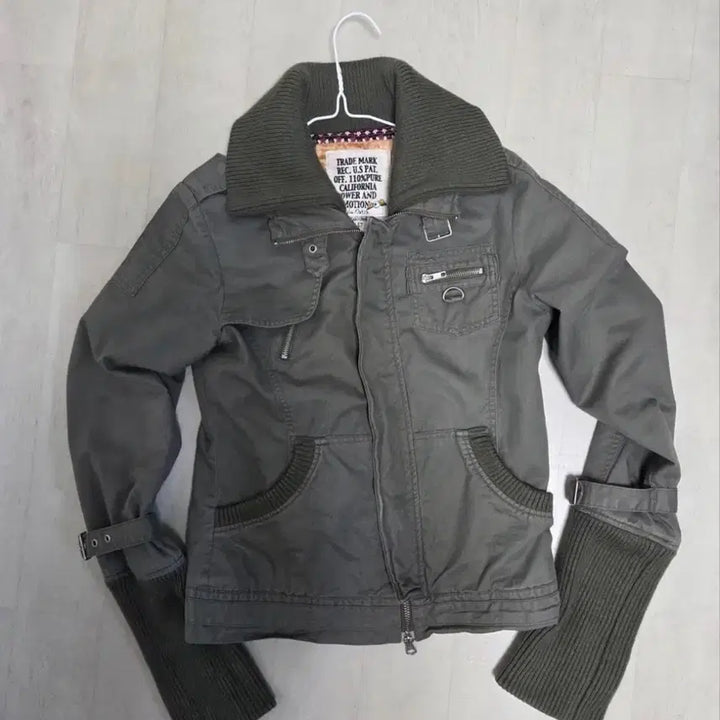 [SOLD OUT] 본더치 y2k 하이넥 카라 집업 카키 일본 빈티지
