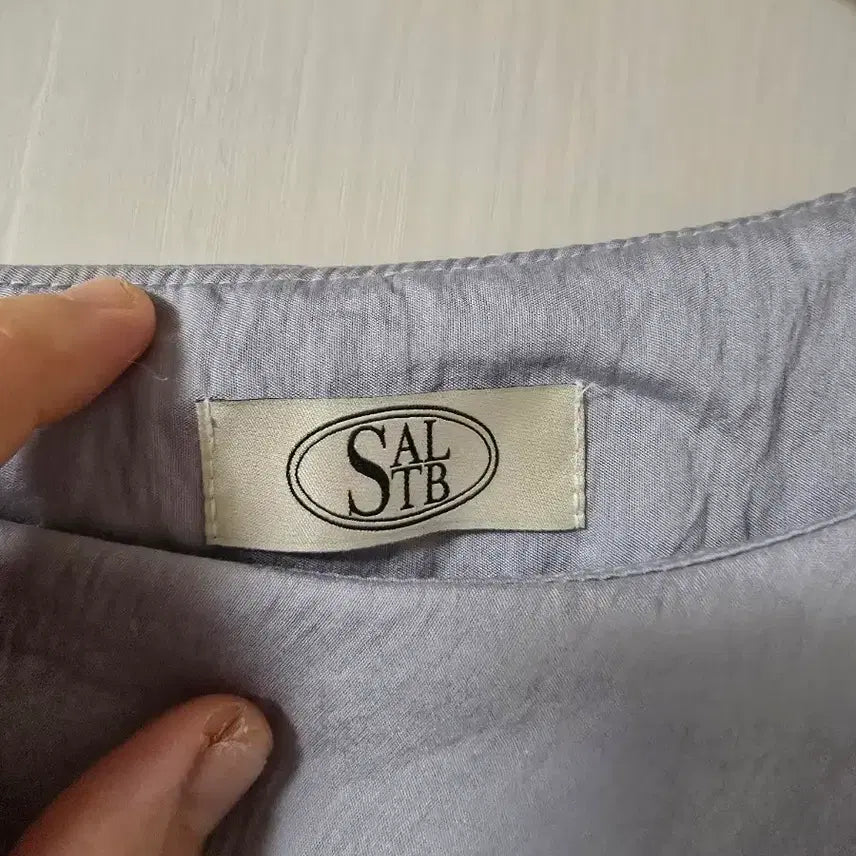 [SOLD OUT] 인기 오프숄더 언발 페미닌 블라우스 44-66size