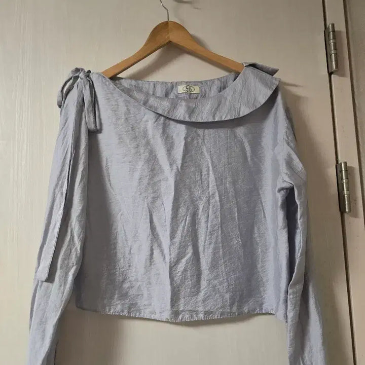 [SOLD OUT] 인기 오프숄더 언발 페미닌 블라우스 44-66size