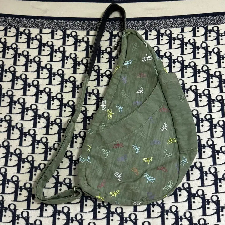 [BUNJANG] AmeriBag Dragonfly Pattern Sling Bag / 아메리백 잠자리 패턴 슬링백 올리브 그린