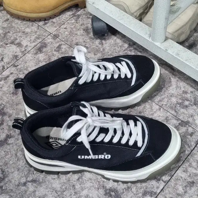 [SOLD OUT] 엄브로 (umbro) uk8(270) 굽높이 슈즈 남성용 신발
