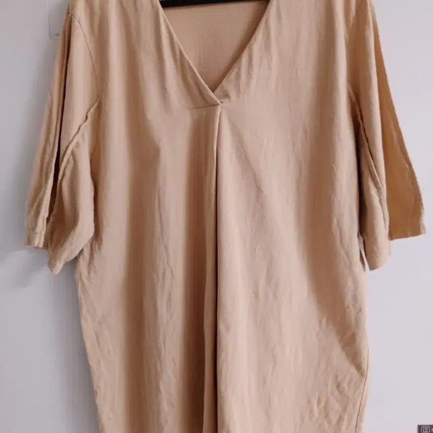[BUNJANG] Beige V-Neck Short Sleeve Blouse / 베이지 브이넥 반팔