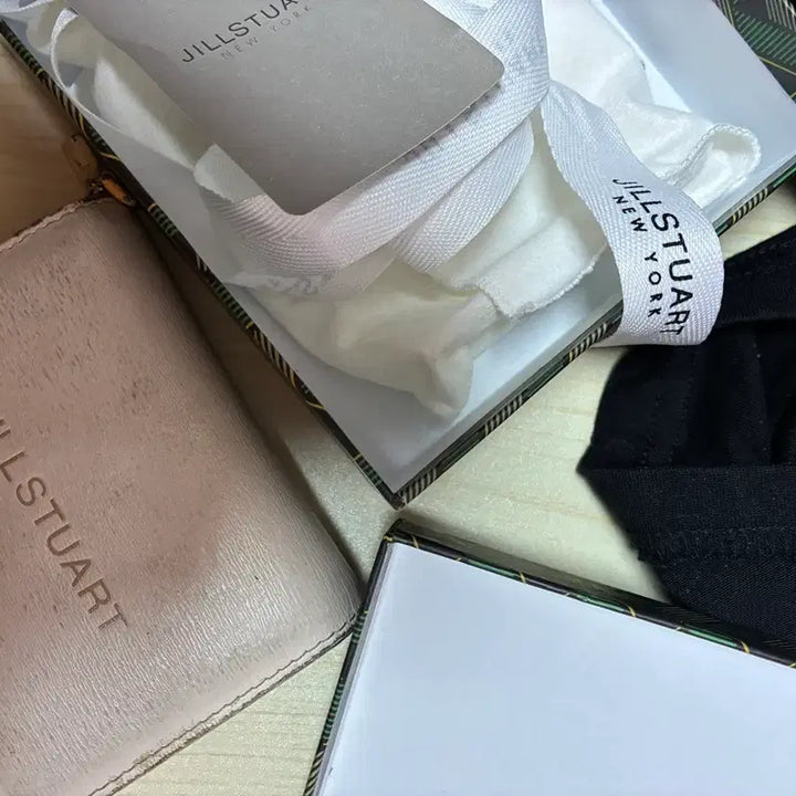 [BUNJANG] Jill Stuart White Bifold Wallet / 질스튜어트 반지갑 흰색