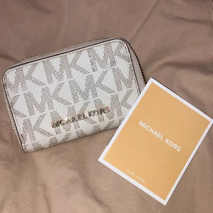 [SOLD OUT] 마이클코어스(MICHAEL KORS)집업 지갑 MK로고