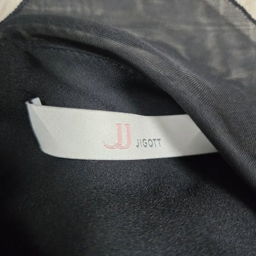 [SOLD OUT] 지고트 플라워 쉬폰 원피스 블랙 카라넥 하객룩