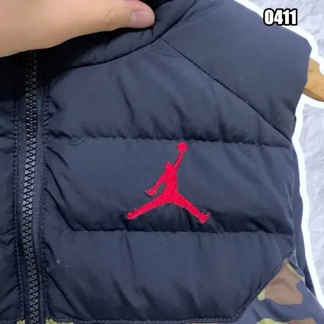 [BUNJANG] M 나이키 조던 카모플라쥬 배색 조끼 패딩 / M 나이키 조던 카모플라쥬 배색 조끼 패딩