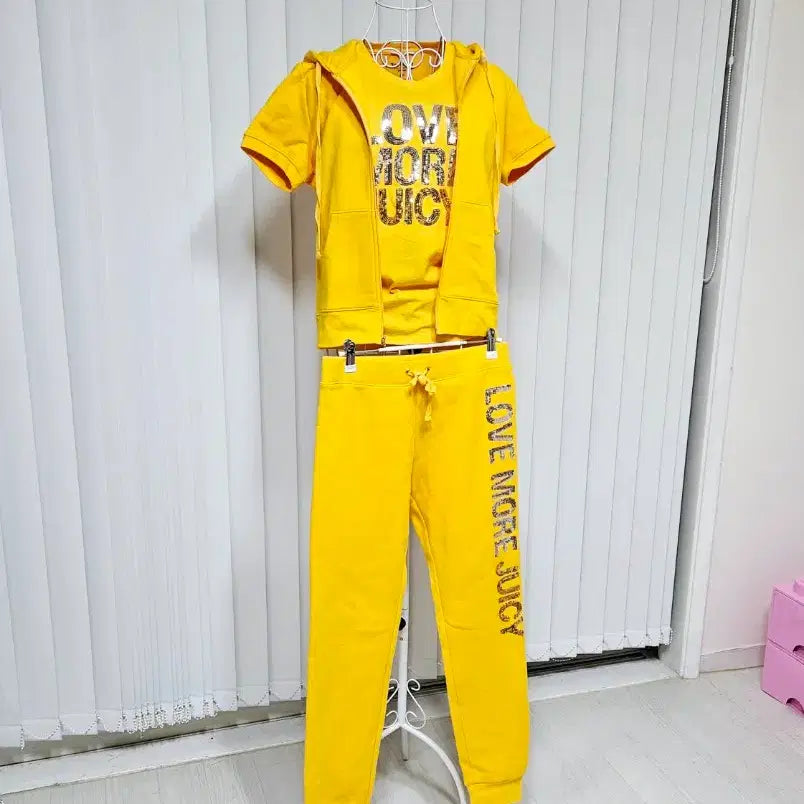 [SOLD OUT] juicy couture 3 pieces 세트 (티셔츠 + 상의 + 하의