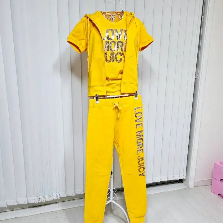 [SOLD OUT] juicy couture 3 pieces 세트 (티셔츠 + 상의 + 하의