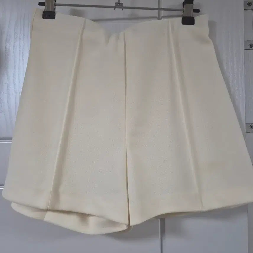 [BUNJANG] Ivory Pleated Shorts / 아이보리 플리츠 반바지