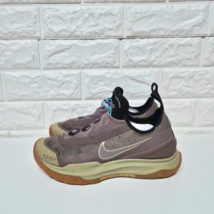 [SOLD OUT] 나이키 ACG 줌 에어 AO 카키 아웃도어 운동화 240mm