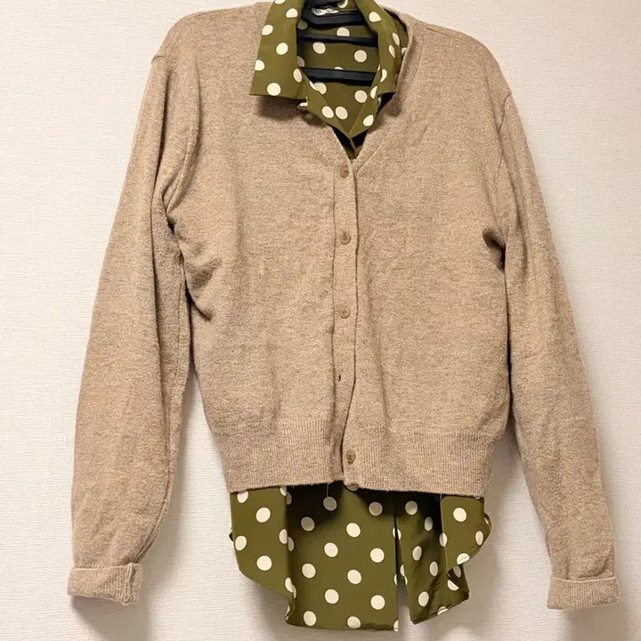 [BUNJANG] Dot Pattern Khaki Blouse / 도트무늬 카키블라우스