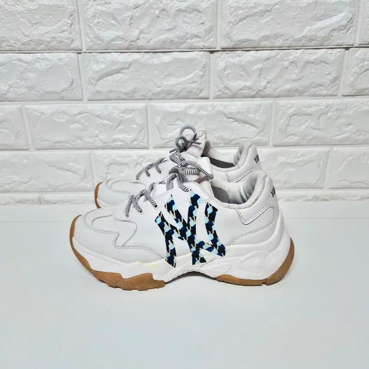 [BUNJANG] MLB New York Yankees Chunky Sneakers / MLB 뉴욕양키스 빅볼 청키 스니커즈 운동화 240mm